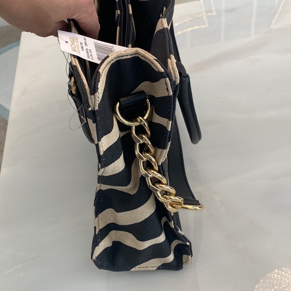 NWT Michael Kors Hamilton zebra large tote. - Picture 10 of 16